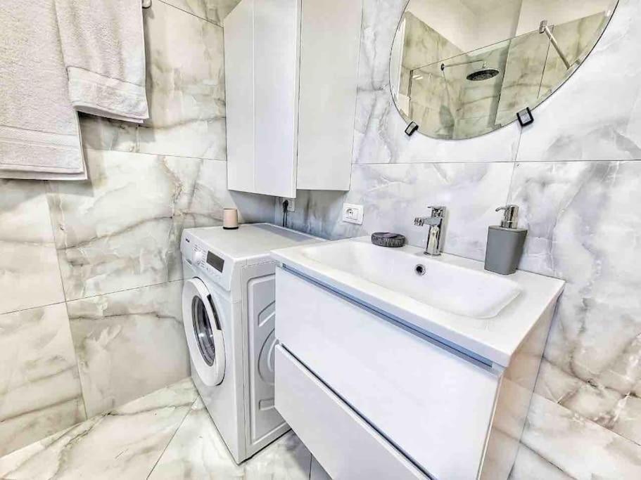 53° Bs Skanderbeg City Center Comfort Tirana Exteriör bild